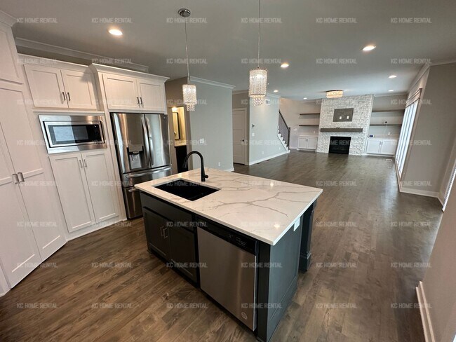 Building Photo - Amazing 4 bedroom home in Lee's Summit!