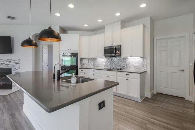 Building Photo - 11221 Whitefaulds Dr