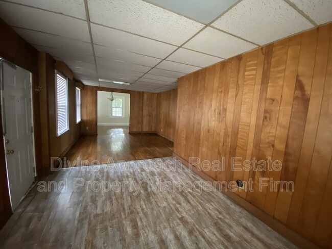 Building Photo - 5001 Farrell Ave