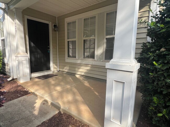 Building Photo - Charming 3 Bed/2.5 Bath Townhome in Cornel...