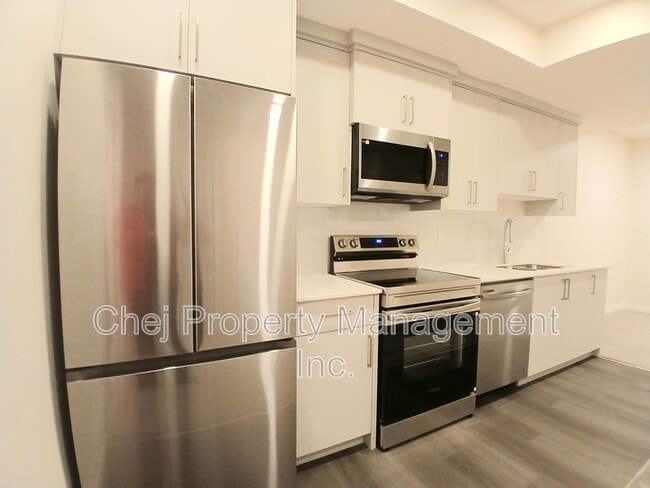 Building Photo - 807 Rowan Cl SW