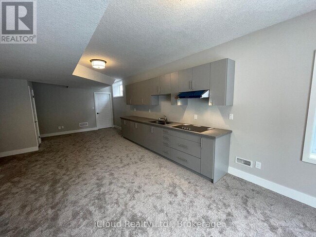 Photo du bâtiment - 27 Hollybrook Trail