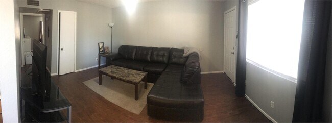 Building Photo - 427 E Mesquite Ave