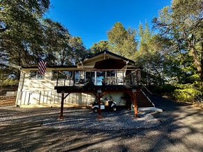 Building Photo - 12012 Lakeshore N