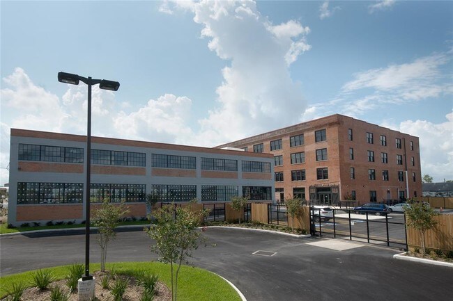 Building Photo - 806 Sampson St