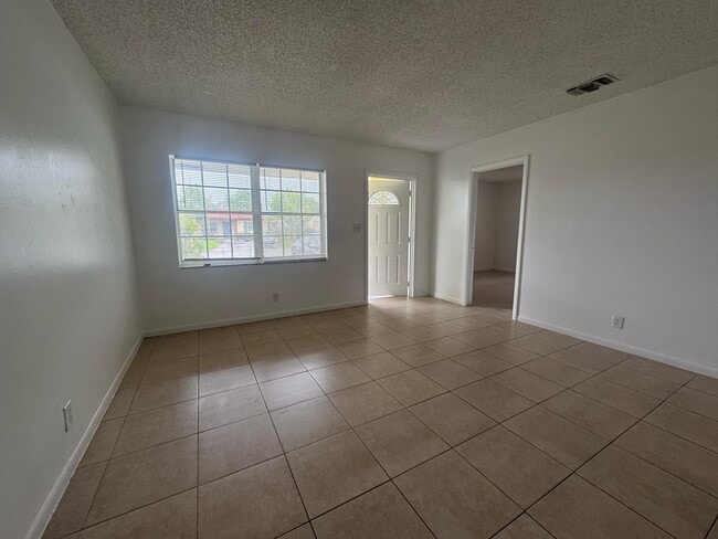 Building Photo - 1480 NW 19th Ct