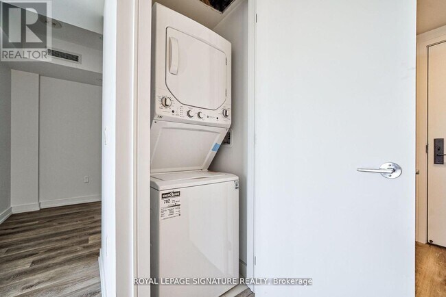 Photo du bâtiment - 1 Jarvis St