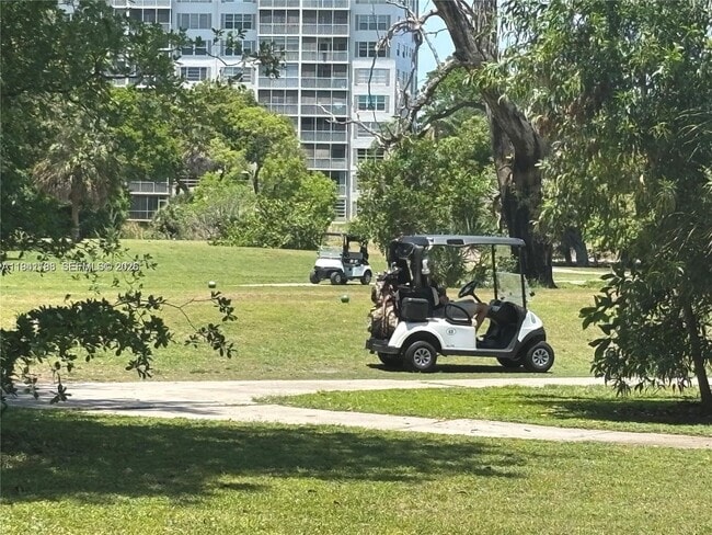 Foto del edificio - 3351 S Palm Aire Dr