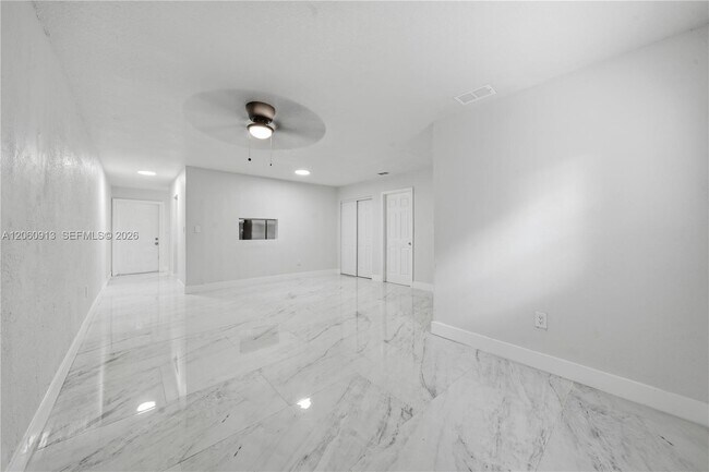 Foto del edificio - 3856 NW 207 St Rd