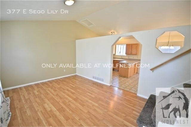 Building Photo - 377 E Sego Lily Dr