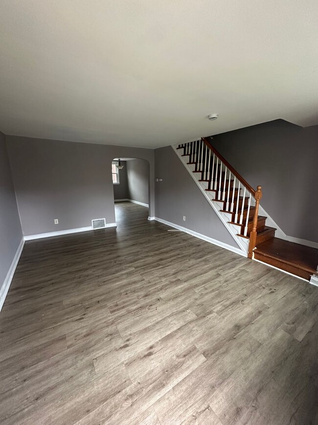 Building Photo - 3 Bed, 1 Bath Townhome in Darby