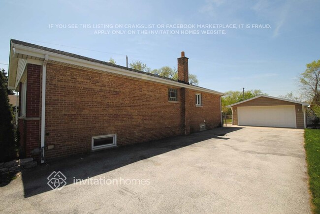 Building Photo - 8714 S 55th Ave