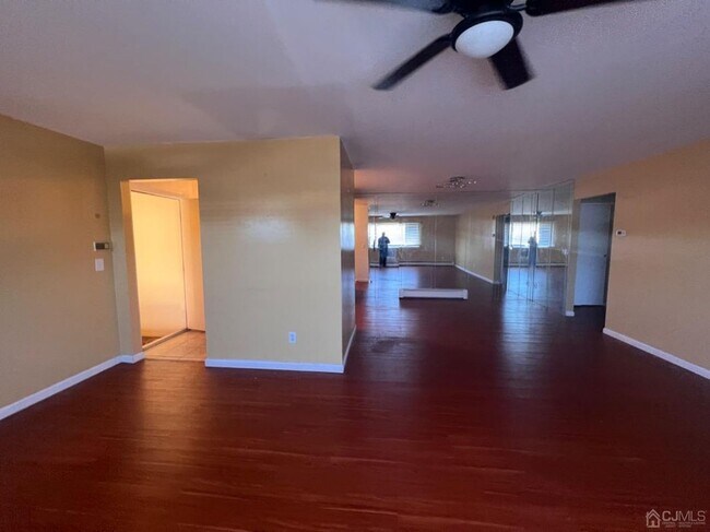 Foto del edificio - 730 Cricket Ln