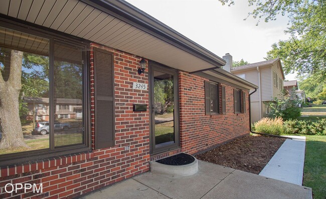 Building Photo - 4 br, 3 bath House - 3245 S. 126th Ave.