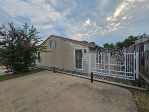 Building Photo - 634 NW 11th St