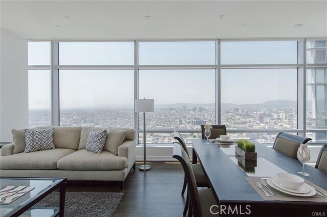 Building Photo - 900 W Olympic Blvd