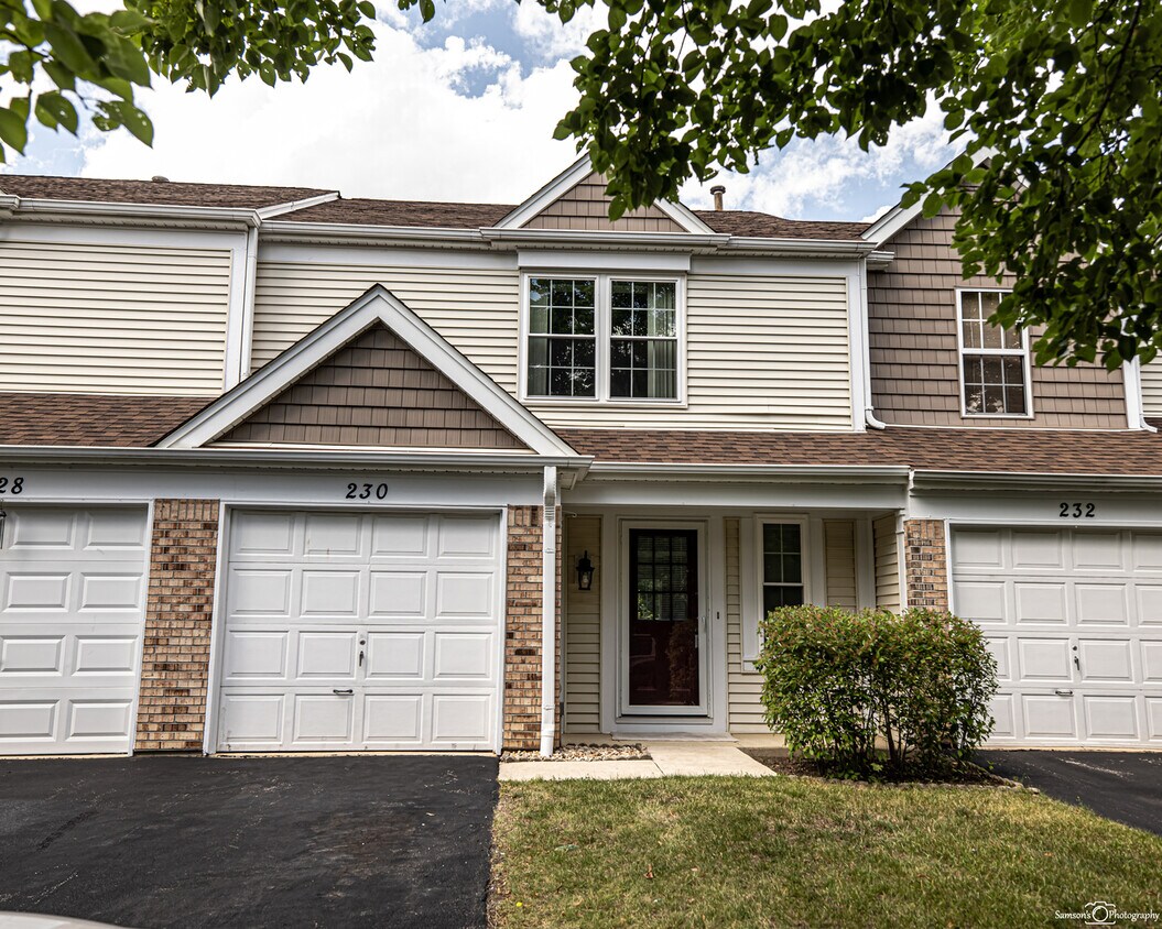 Foto principal - 230 E Shag Bark Ln