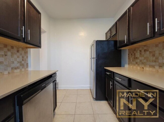 Foto del edificio - 1 bedroom in ASTORIA NY 11106