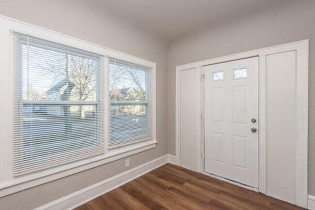 Building Photo - 4 bedroom Bungalow