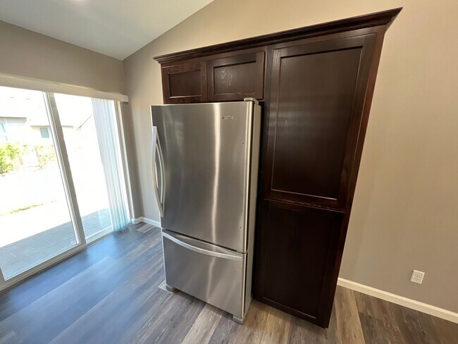 Building Photo - Well Maintained Three Bedroom Home in Sout...