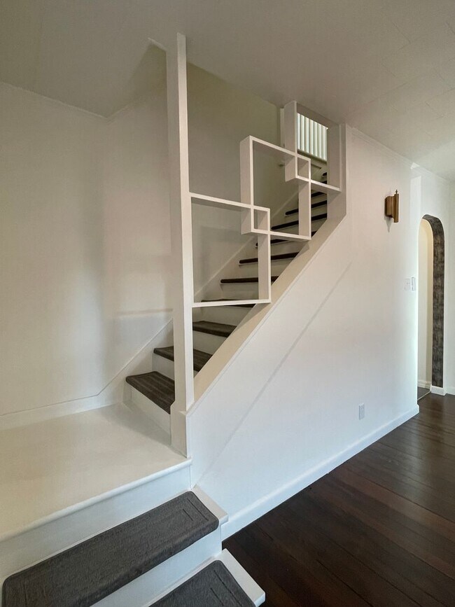 Building Photo - 31 S 6th Street - $2,100 per month plus al...