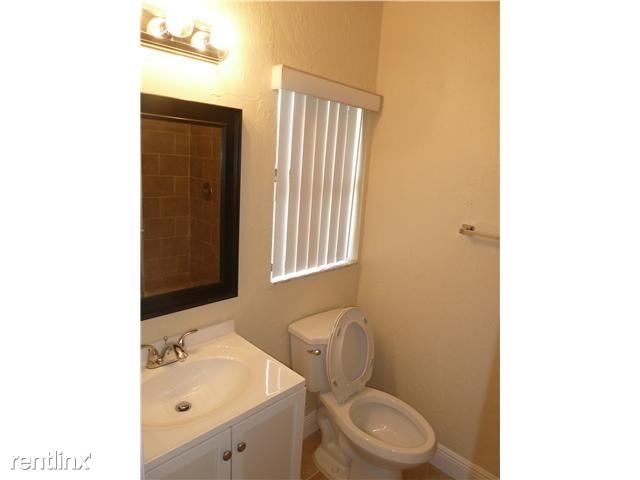Foto del edificio - 3 br, 2 bath House - 10984 NW 30th Pl # 0