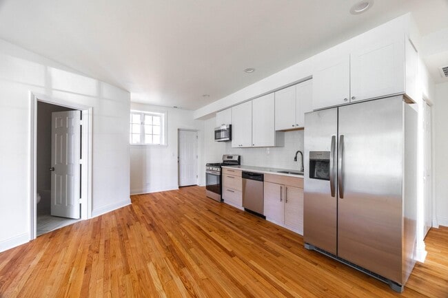 Photo - 3107 North Harding Avenue #2W Apartment