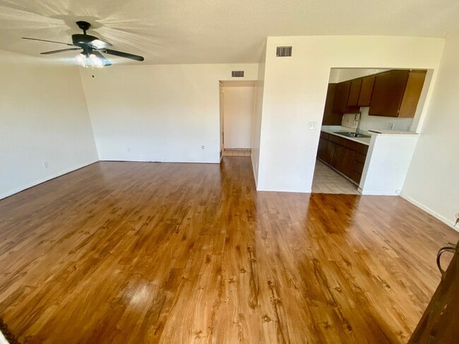 Building Photo - 2 Bedroom 1 Bathroom in Litchfield Park