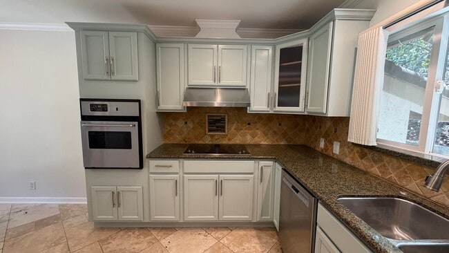 Foto del edificio - 1385 Greenmont Dr