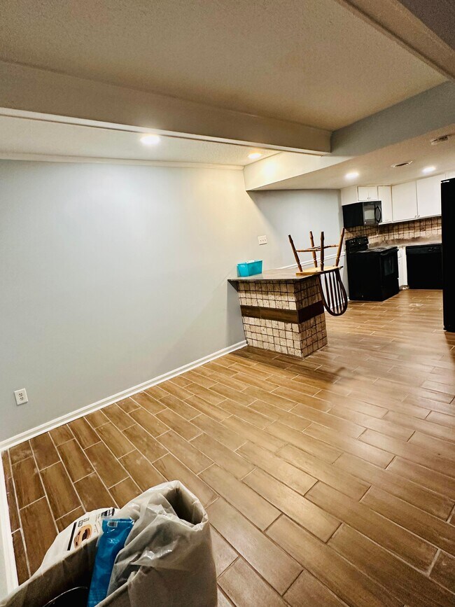 Comer en el bar - 3637 Haughton Ln