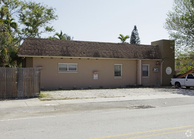 Building Photo - 12285 NE 5th Ave
