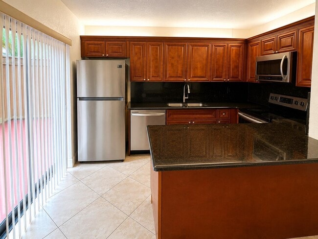 Foto del edificio - 168 Lake Arbor Dr