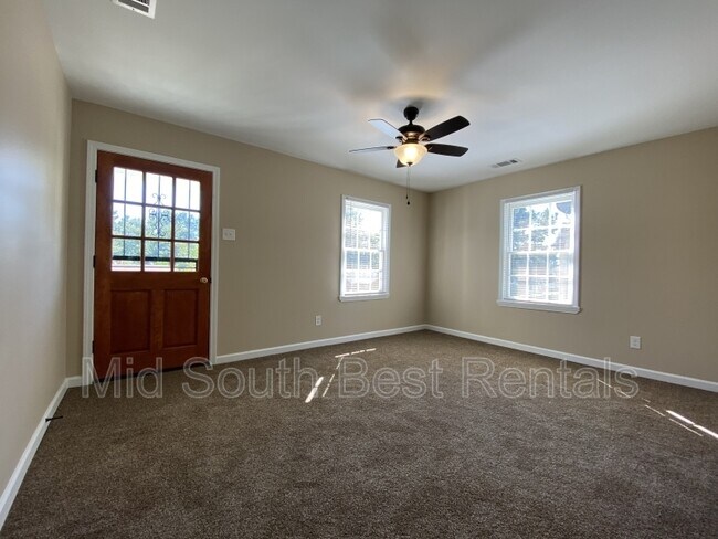 Building Photo - 2085 Rile St