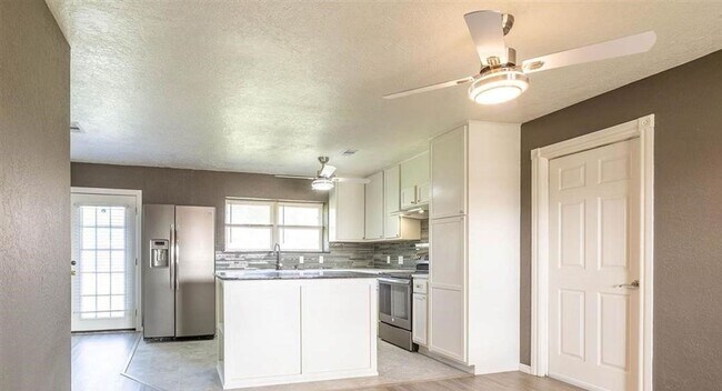 Foto del edificio - 4724 NW Ridgecrest Dr
