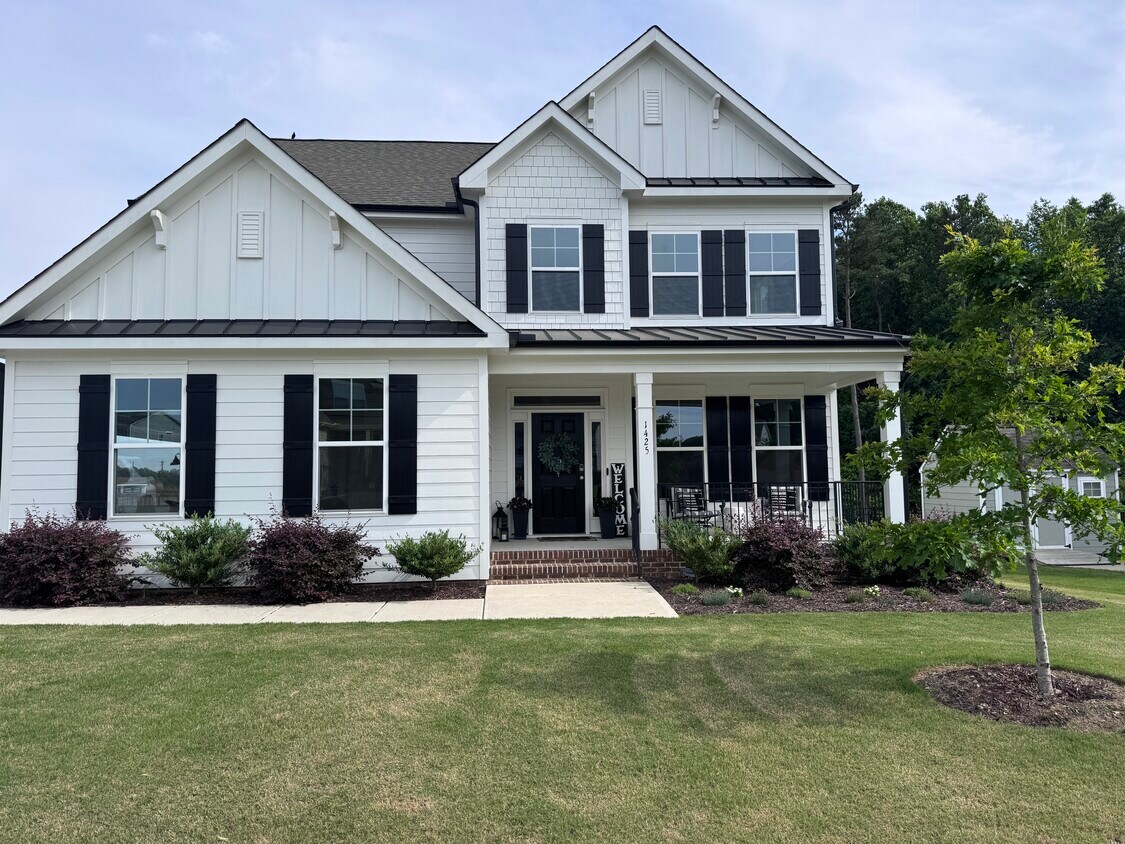 Primary Photo - 1425 White Spruce Dr