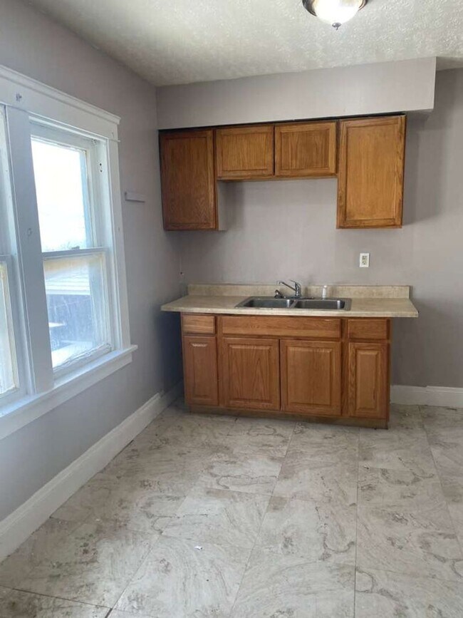 Foto del edificio - 10012 Manor Ave