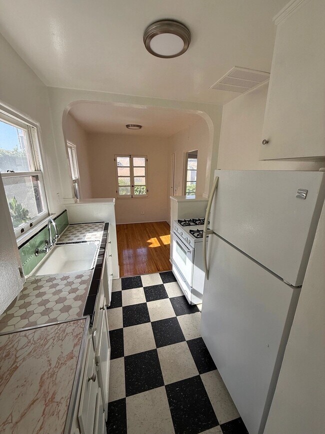 Foto del edificio - 826 Maltman Ave