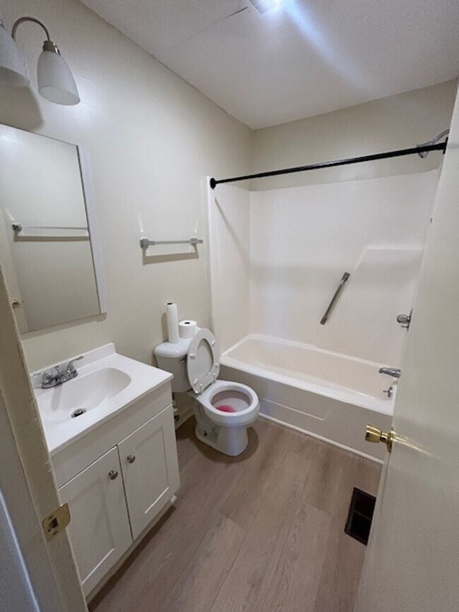 Foto del edificio - 3601-B Hillcrest Dr