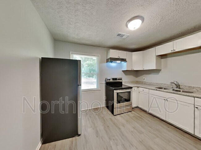 Foto del edificio - 4813 Bartlett Rd