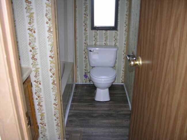 Building Photo - 1208 Memory Ln
