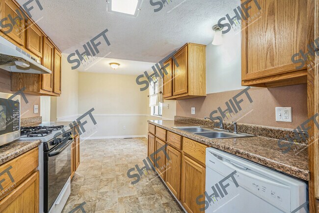 Building Photo - 3905 Camelot - Roomy 3 bedroom with Natura...