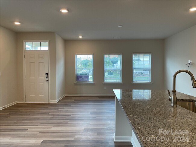 Building Photo - 302 Planters Trace Ln