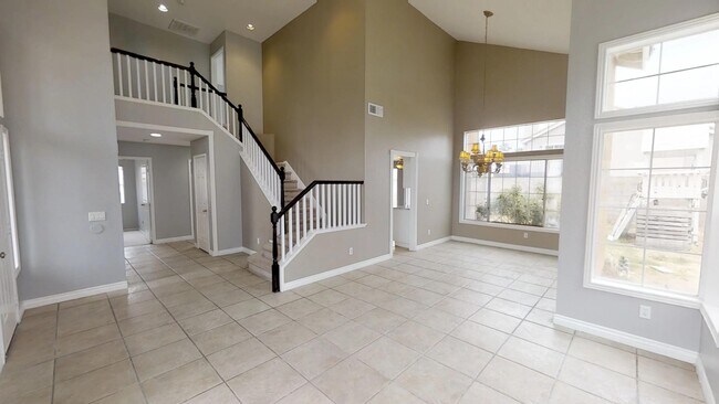 Foto del edificio - Coming Soon! Two-story stunner for lease i...