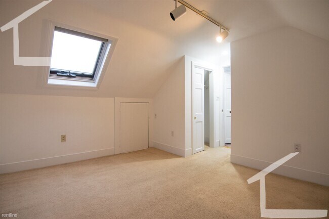 Foto del edificio - 2 br, 1 bath Duplex - 24 Shepard St 2