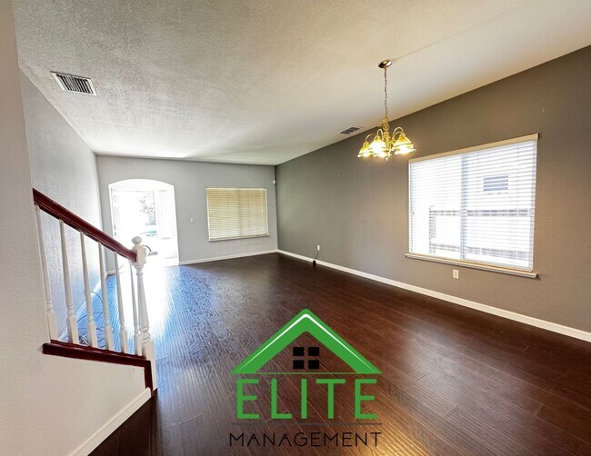 Foto del edificio - Home Located in the Highly Sought-after No...