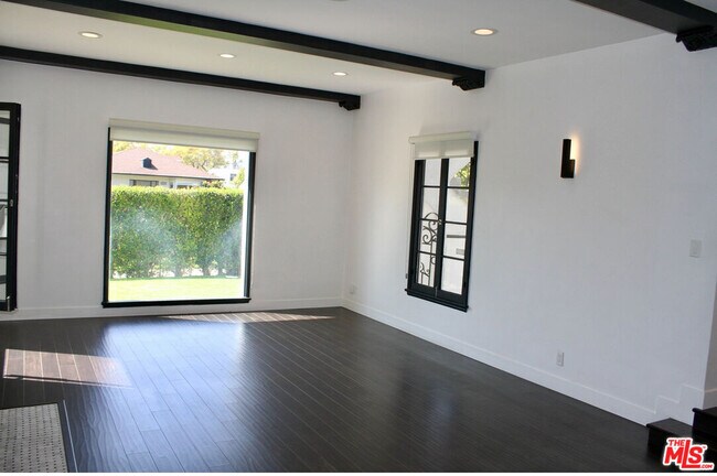 Foto del edificio - 854 N Harper Ave