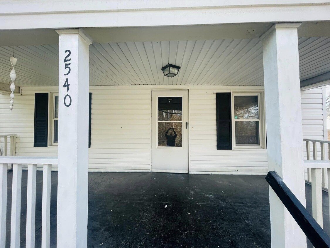 Primary Photo - 2540 Old Greensboro Rd
