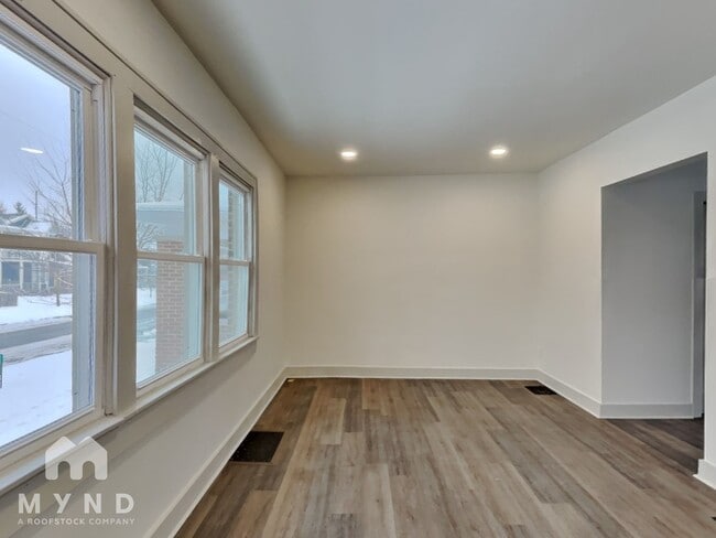 Building Photo - 1724 Woodlawn Ave