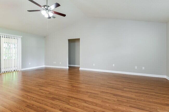 Building Photo - 10416 Calle De Flores Dr
