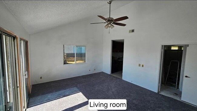 Foto del edificio - 832 Adelita St